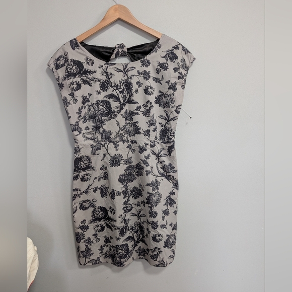 2/$20Grey And Navy Floral Sheath Midi Dress with Bateau Neckline Lined Cotton 10 - Picture 7 of 8